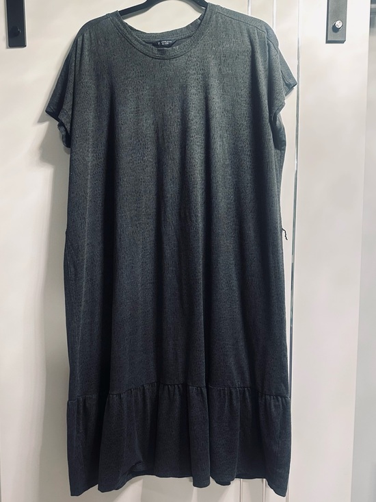 Denver Hayes Dresses & Skirts - Denver Hayes 2XL Charcoal T Shirt Dress, Short Cap Sleeve, Ruffled Tier  Hem